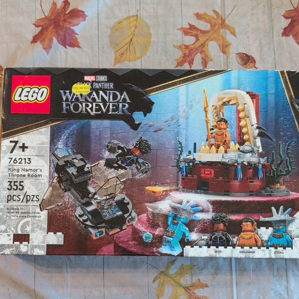 LEGO Wakanda Forever Throne Room Set - Black, Blue, Red